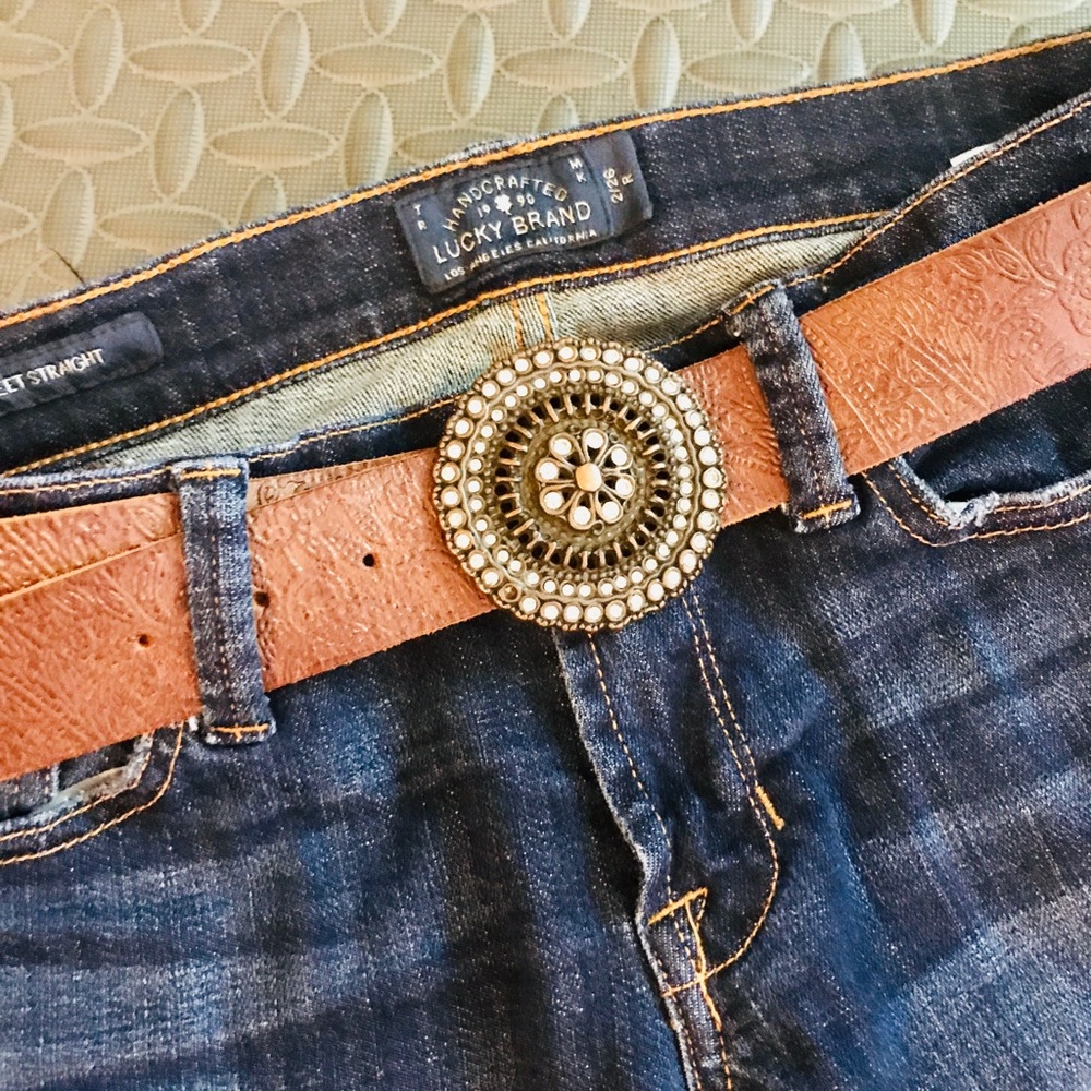 FOSSIL brown leather belt with medallion buckle